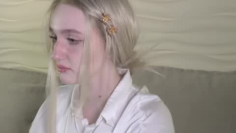 Snapshot of snowflakeskitty chatting on May 6, 5:35 am Ellie online show from May 6, 5:35 am