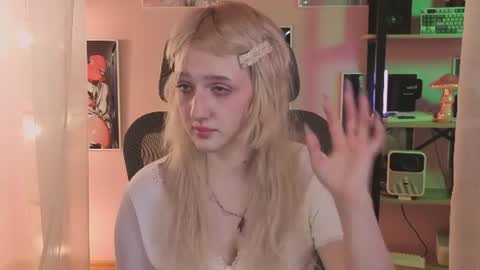Snapshot of snowflakeskitty chatting on June 17, 9:34 am Ellie online show from June 17, 9:34 am