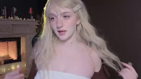 Snapshot of snowflakeskitty chatting on July 18, 5:22 am Ellie online show from July 18, 5:22 am