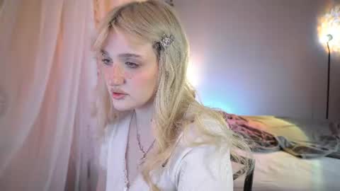 Snapshot of snowflakeskitty chatting on July 23, 5:27 am Ellie online show from July 23, 5:27 am