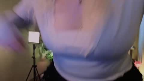 Snapshot of snowflakeskitty chatting on July 26, 5:37 am Ellie online show from July 26, 5:37 am