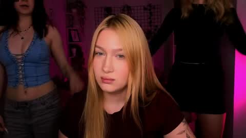 Snapshot of so_hot_rosalie chatting on May 4, 7:43 pm so_hot_rosalie online show from May 4, 7:43 pm