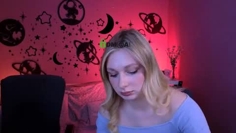 Snapshot of so_hot_rosalie chatting on May 19, 7:20 pm so_hot_rosalie online show from May 19, 7:20 pm