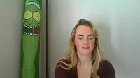 Snapshot of soakingumbrella chatting on February 3, 4:41 pm Soaking Umbrella online show from February 3, 4:41 pm