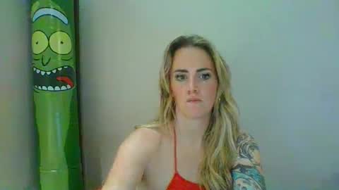 Snapshot of soakingumbrella chatting on February 3, 8:24 pm Soaking Umbrella online show from February 3, 8:24 pm