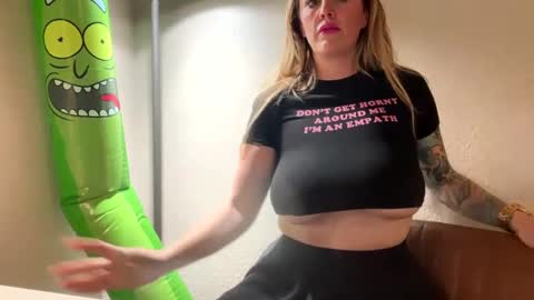 Snapshot of soakingumbrella chatting on February 12, 4:22 pm Soaking Umbrella online show from February 12, 4:22 pm