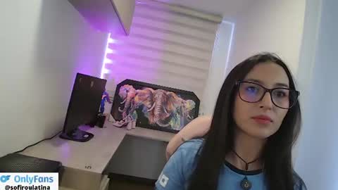 Snapshot of soffi_rousel_ chatting on June 18, 5:28 pm soffi_rousel_ online show from June 18, 5:28 pm