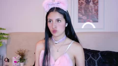 Snapshot of soffy_hilltom chatting on March 13, 11:50 am Soffy online show from March 13, 11:50 am