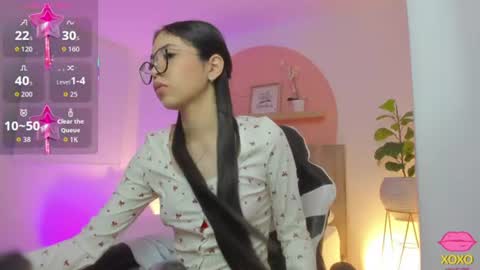 Snapshot of sofi_alix chatting on June 26, 7:18 pm S O F I online show from June 26, 7:18 pm