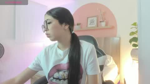 Snapshot of sofi_alix chatting on June 30, 6:53 pm S O F I online show from June 30, 6:53 pm