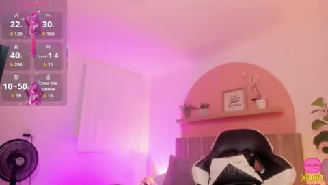 Snapshot of sofi_alix chatting on July 1, 8:08 pm S O F I online show from July 1, 8:08 pm