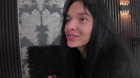 Snapshot of sofi_lassa_ chatting on June 12, 12:59 pm SOFIA online show from June 12, 12:59 pm