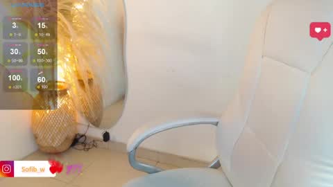 Snapshot of sofi_lennox chatting on April 25, 1:14 pm Sofi online show from April 25, 1:14 pm