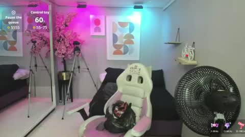 Snapshot of sofi_monroeee chatting on July 31, 6:40 pm Sofia online show from July 31, 6:40 pm