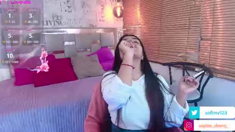 Snapshot of sofi_secrets chatting on July 18, 12:31 pm sofi_secrets online show from July 18, 12:31 pm