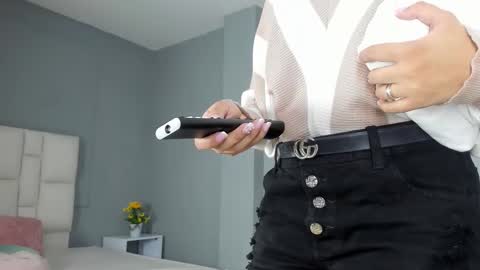 Snapshot of sofia__salazar chatting on February 6, 12:19 pm sofia__salazar online show from February 6, 12:19 pm