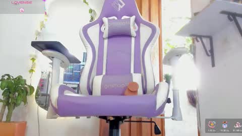 Snapshot of sofia_gold_ chatting on December 21, 2:35 pm sofia online show from December 21, 2:35 pm