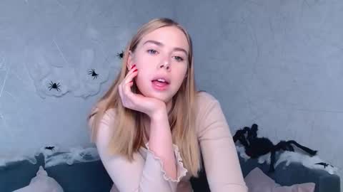 Sofia here online show from October 6, 12:19 am