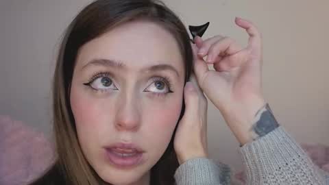     online show from November 6, 3:40 am