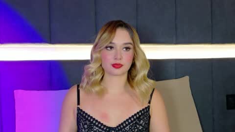 Snapshot of sofia_pamela_ chatting on May 19, 8:48 pm online show from May 19, 8:48 pm