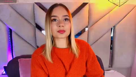 Snapshot of sofia_pamela_ chatting on June 9, 7:03 pm online show from June 9, 7:03 pm