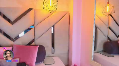 Snapshot of sofia_pamela_ chatting on June 22, 7:00 pm online show from June 22, 7:00 pm