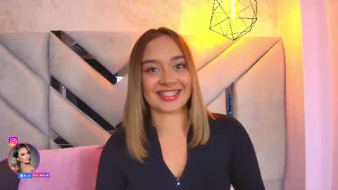 Snapshot of sofia_pamela_ chatting on June 29, 7:14 pm online show from June 29, 7:14 pm