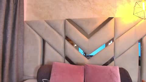 Snapshot of sofia_pamela_ chatting on June 30, 6:53 pm online show from June 30, 6:53 pm