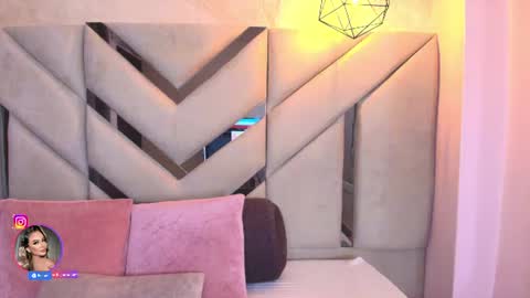 Snapshot of sofia_pamela_ chatting on July 2, 7:20 pm online show from July 2, 7:20 pm
