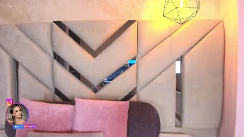 Snapshot of sofia_pamela_ chatting on July 10, 7:05 pm online show from July 10, 7:05 pm