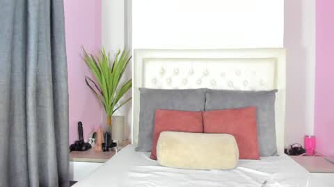 Snapshot of sofia_pamela_ chatting on July 16, 7:20 pm online show from July 16, 7:20 pm