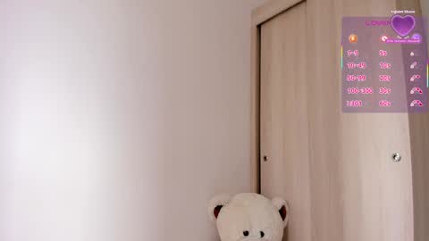 Snapshot of sofia_rivers_ chatting on May 13, 1:30 pm sofia_rivers_ online show from May 13, 1:30 pm