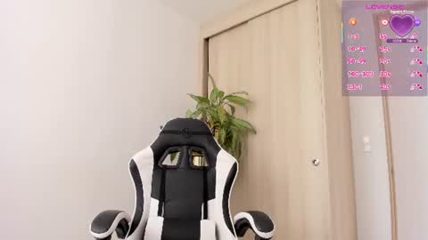 Snapshot of sofia_rivers_ chatting on July 1, 1:13 pm sofia_rivers_ online show from July 1, 1:13 pm