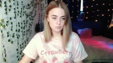 sofia_rosemary online show from September 15, 12:49 pm