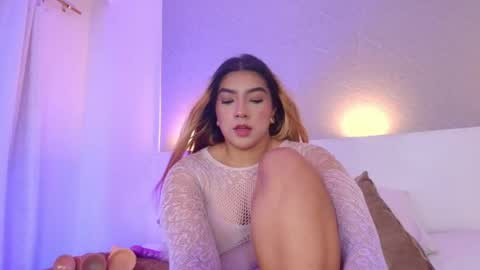 Snapshot of sofia_scarlet1 chatting on June 2, 8:33 pm Sofa online show from June 2, 8:33 pm