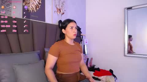 Snapshot of sofia_velez5 chatting on May 1, 11:15 am online show from May 1, 11:15 am