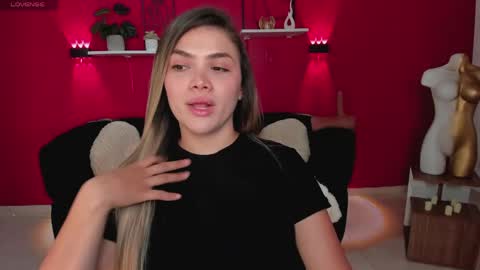 Snapshot of sofia_velvetx chatting on June 7, 2:43 pm sofia_velvetx online show from June 7, 2:43 pm