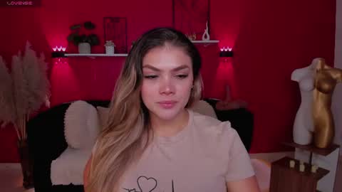 Snapshot of sofia_velvetx chatting on June 16, 1:25 pm sofia_velvetx online show from June 16, 1:25 pm