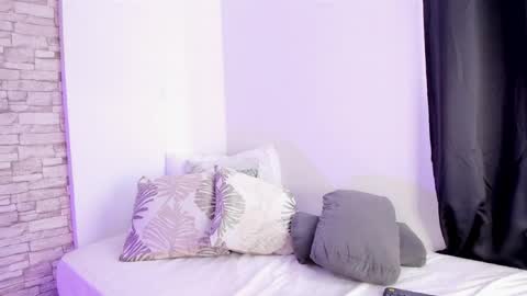 sofiaalarson online show from April 8, 4:18 pm