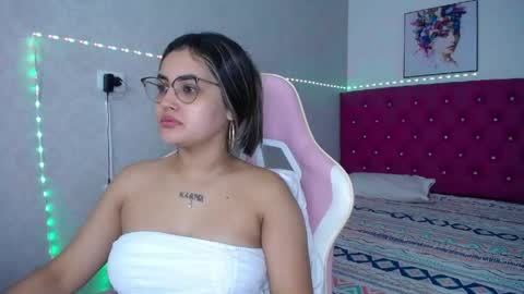 Snapshot of sofiaasexy19 chatting on May 6, 11:48 am Sofia online show from May 6, 11:48 am
