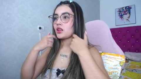 Snapshot of sofiaasexy19 chatting on June 2, 3:36 pm Sofia online show from June 2, 3:36 pm