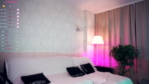 Snapshot of sofiabruno chatting on December 9, 8:44 am Hi My name is Sofia Welcome to my room Please thumbs up - its important online show from December 9, 8:44 am