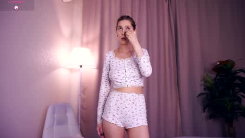 Snapshot of sofiabruno chatting on September 29, 6:29 am Hi My name is Sofia Welcome to my room Please thumbs up - its important online show from September 29, 6:29 am