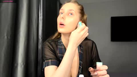 Snapshot of sofiabruno chatting on February 25, 4:11 am Hi My name is Sofia Welcome to my room Please thumbs up - its important online show from February 25, 4:11 am