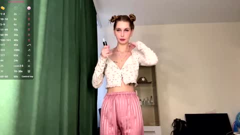 Hi My name is Sofia Welcome to my room Please thumbs up - its important online show from March 20, 4:28 am