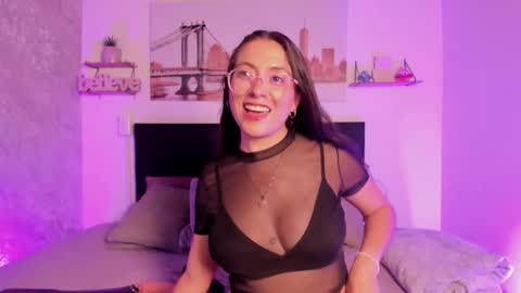 sofialujan_ online show from March 27, 11:59 pm