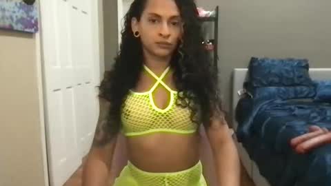 Snapshot of sofialuxxts chatting on September 21, 7:59 pm Sofia Luxx TS online show from September 21, 7:59 pm