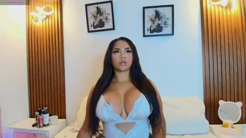 Snapshot of sofiasweett1 chatting on May 3, 9:48 am online show from May 3, 9:48 am