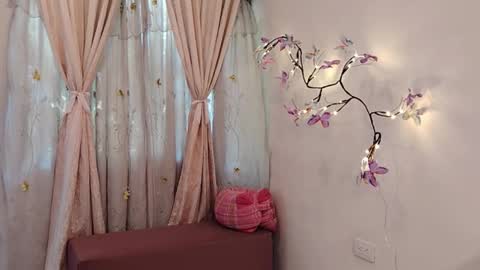 Sofi Bella online show from March 26, 7:30 pm