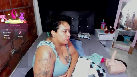 Snapshot of sofie_storm chatting on January 6, 10:52 am Vicky online show from January 6, 10:52 am